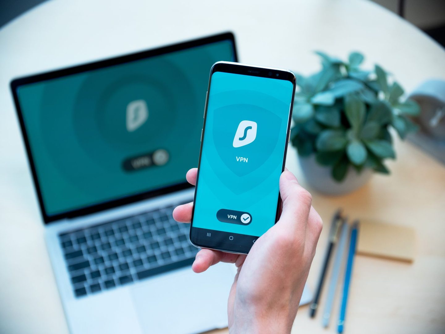 AetherPulse VPN 核心功能页加密协议与分流设置界面